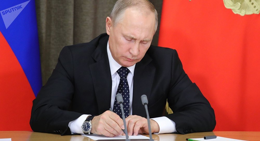 Putin aprova a lei sobre o estatuto de agente estrangeiro para a mídia
