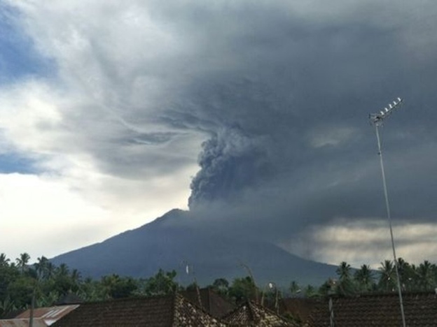 Gunung Agung Meletus Lagi