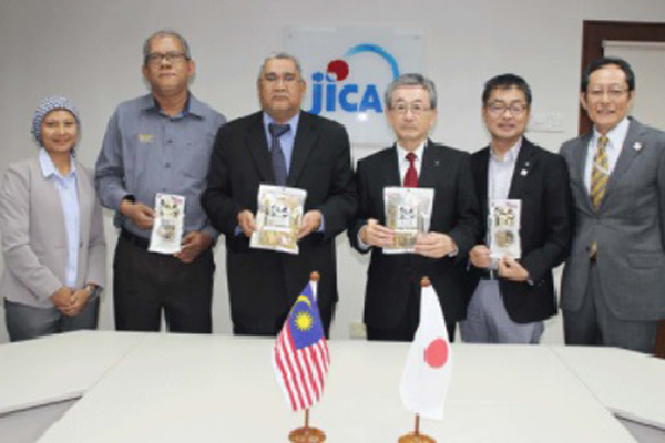 【マレーシア】〔ハラル情報〕ＪＩＣＡ、ハラル対応サケ皮チップ事業を支援［食品］
