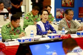 ၿငိမ္းခ်မ္းေရးအတြက္ အေလွ်ာ့အတင္းလုပ္ရဲသည့္သတၱိ ရွိၾကရန္ ေဒၚေအာင္ဆန္းစုၾကည္ တိုက္တြန္း