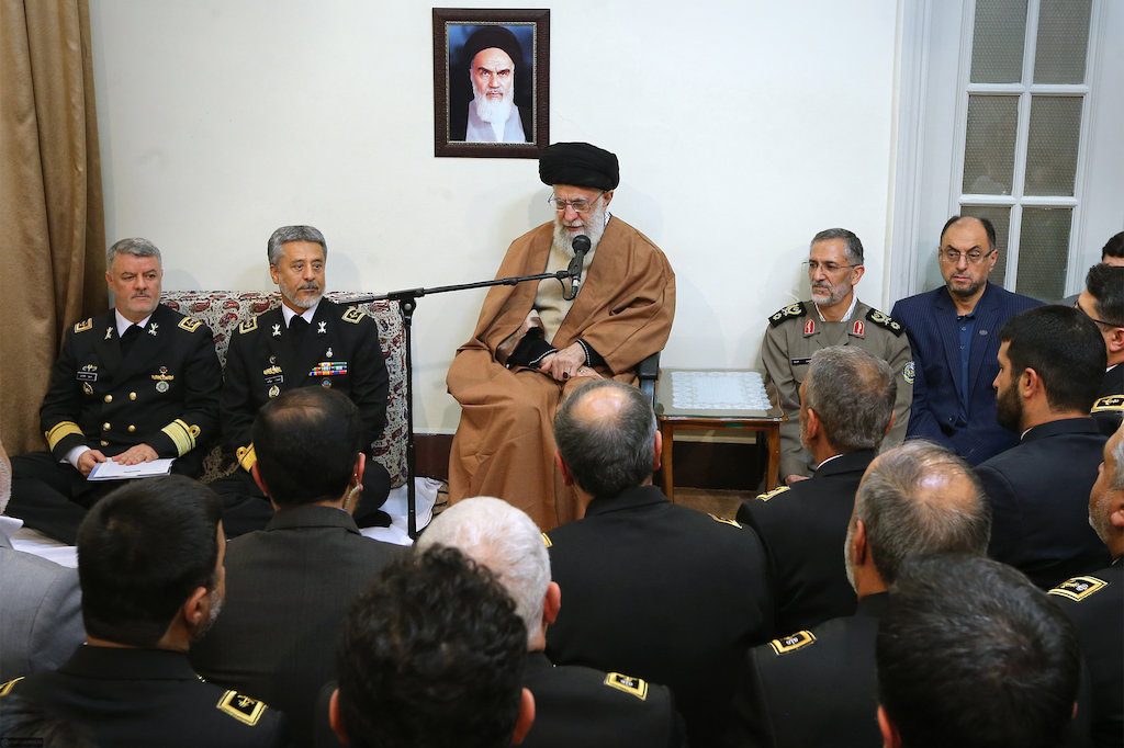 Imam Khamenei: Navy's presence on international waters must continue