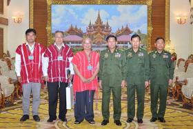 တပ္ခ်ဳပ္ႏွင့္ ေကအင္န္ယူဥကၠ႒တို႔ တိုင္းရင္းသား လက္နက္ကိုင္အဖြဲ႕အားလံုး ပါဝင္ေသာ ေရရွည္ ၿငိမ္းခ်မ္းေရးရရွိေရး ေတြ႕ဆံုေဆြးေႏြး