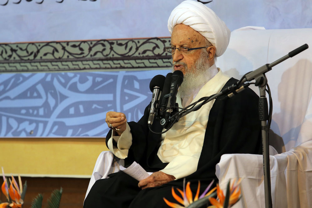 Grand Ayat. Makarem explains proofs of progress in Islamic seminaries 