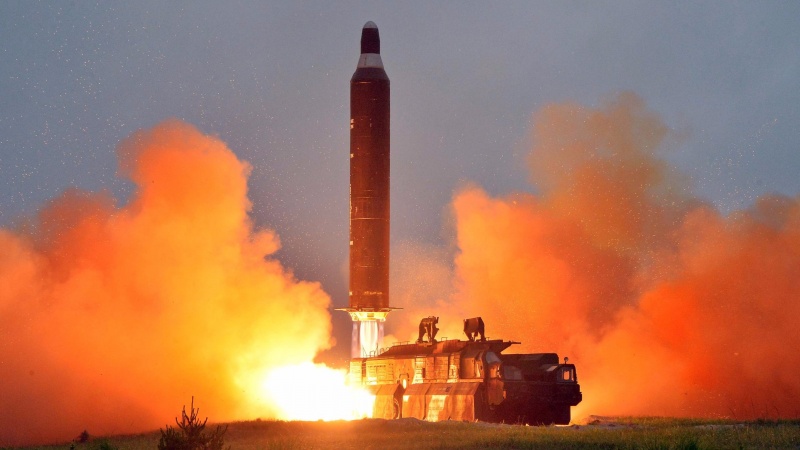 Míssil norte-coreano Hwasong-15 é capaz de carregar 'ogiva nuclear pesada'