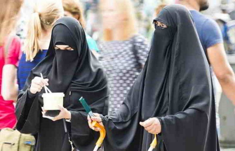 Canadian judge suspends Quebec niqab ban