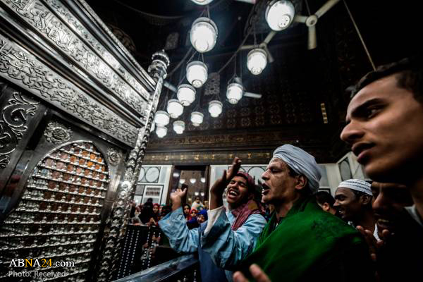 تقرير مصور/ المصريون يحتفلون بمولد النبي (ص) في مسجد الإمام الحسين (ع)