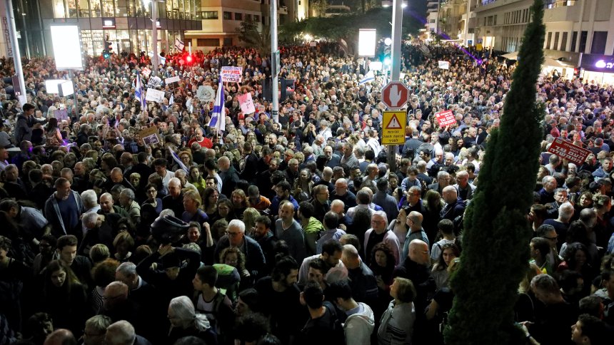 Tausende Israelis protestieren gegen Netanyahu