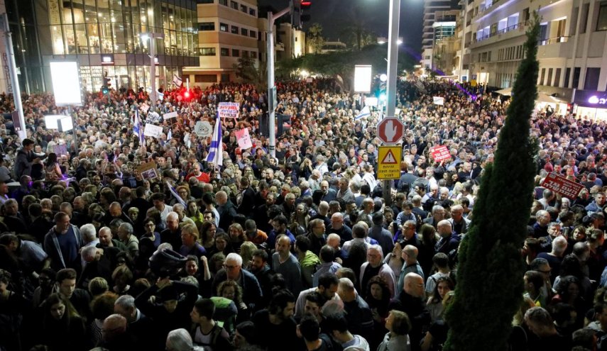 Tens of thousands of Israelis protest against Netanyahu, corruption