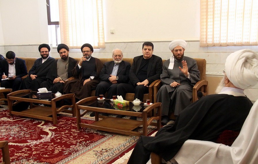 Syrian grand Mufti meets senior scholars in Qom / Pics