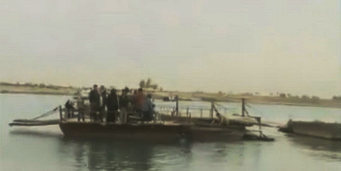 Deir Ezzor city opens water passage on Euphrates to help citizens return home