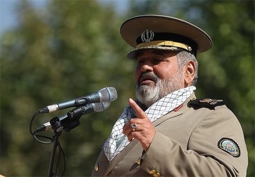 اللواء فيروزآبادي: صنم ترامب سيتحطم قريبا وتذهب آراؤه الى مزبلة التاريخ