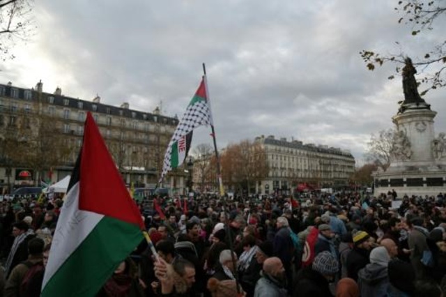 متظاهرون في فرنسا يرددون "القدس، عاصمة فلسطين" ردا على قرار ترامب