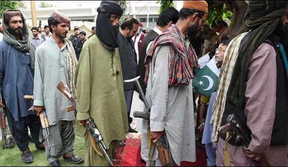 بلوچستان:17 کمانڈروں سمیت 300 فراریوں نے ہتھیار ڈال دیے