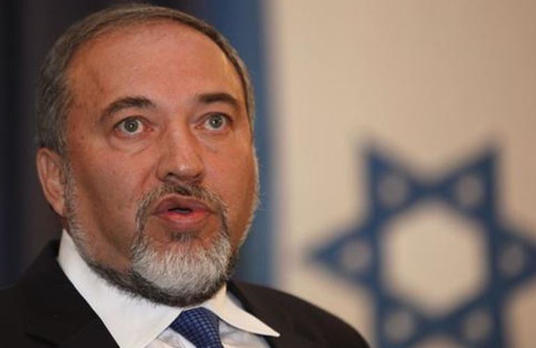  وزير حرب العدو يدعو إلى مقاطعة الفلسطينيين في الأراضي المحتلة عام 48