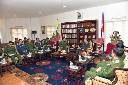 နီေပါၿငိမ္းခ်မ္းေရးလုပ္ငန္းစဥ္ကို ဗုိလ္ခ်ဳပ္မႉးႀကီး ေလ့လာ