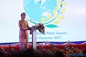 ျမန္မာႏုိင္ငံတြင္ ေရအရင္းအျမစ္မ်ားစြာ ရွိေသာ္လည္း ၿမိဳ႕ျပႏွင့္ေက်းလက္၌ ေရလုိုအပ္ခ်က္ျမင့္မားေနဟု ေဒၚေအာင္ဆန္းစုၾကည္ေျပာ