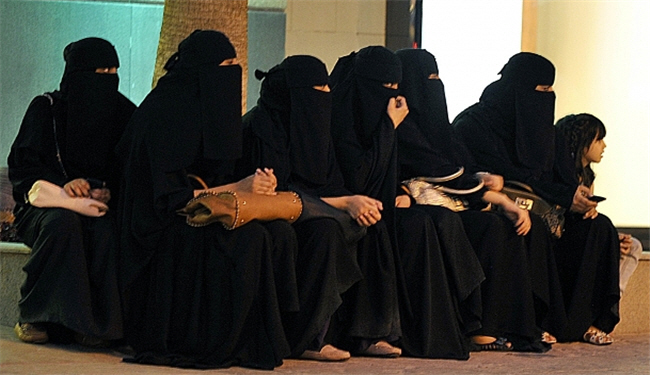 قرار تصعيدي جديد ضد "النساء القطريات" المتزوجات من سعوديين !!