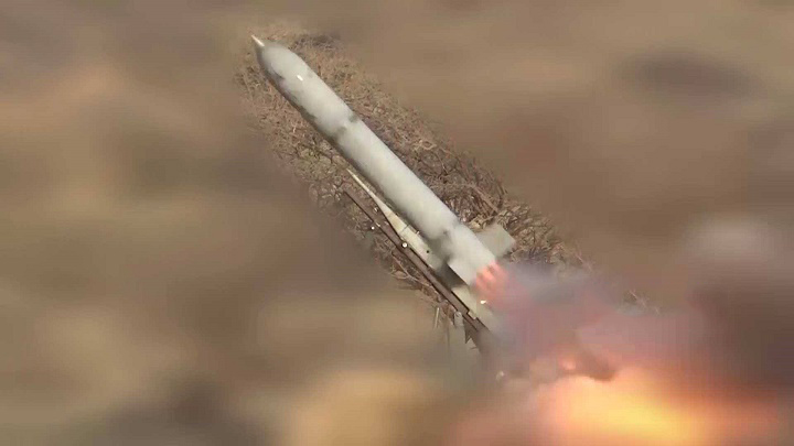 الجيش اليمني يستهدف بصاروخ باليستي قيادة الجيش السعودي بجيزان