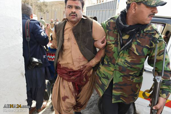 Suicide attack on Pakistan church kills at least 8 / Pics
