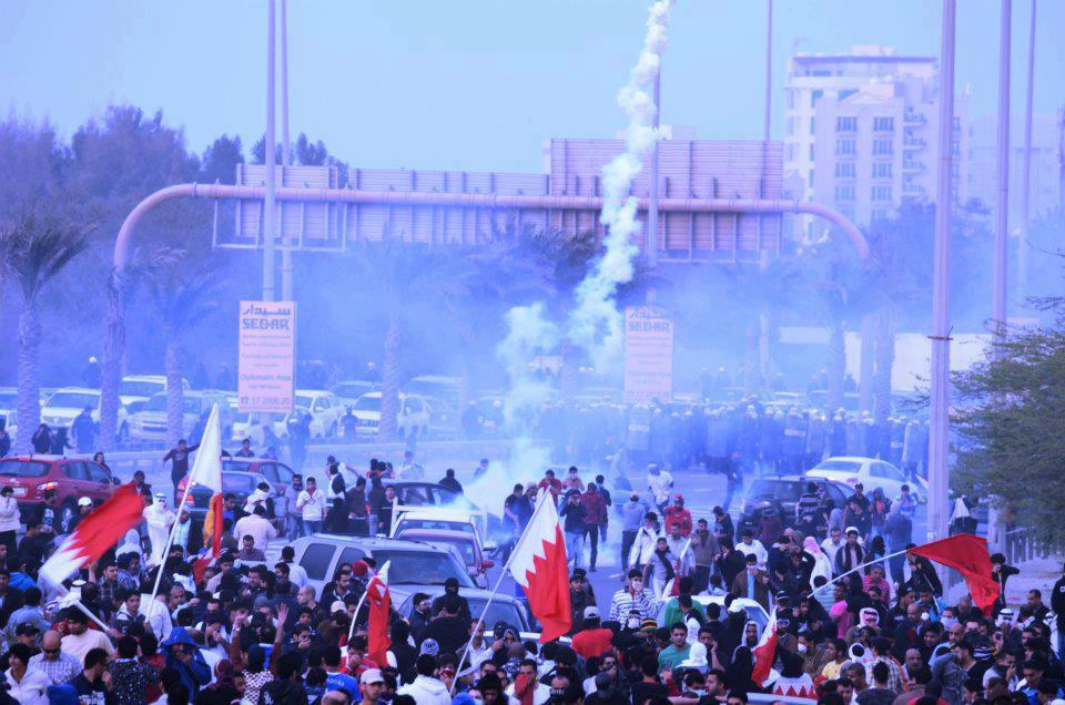 قوات النظام تطلق الرصاص الإنشطاري على محتجين في ذكرى "عيد الشهداء"
