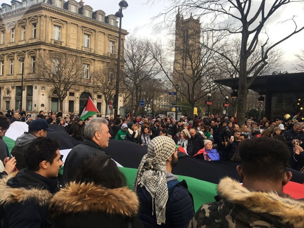 Ratusan Peserta Tunjuk Perasaan Bantah Trump Di Paris