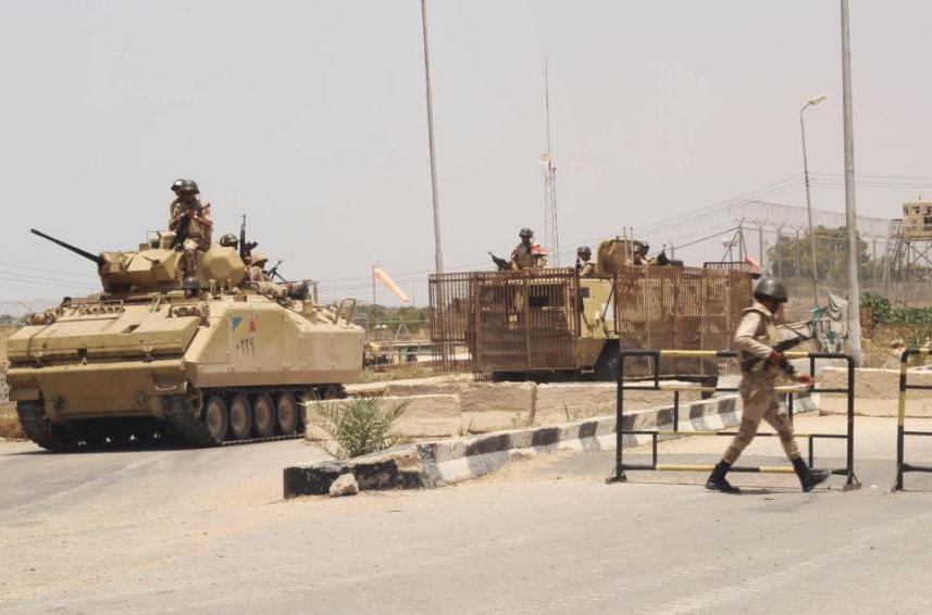مسلحون يقصفون مطار العريش اثناء تواجد وزيري الدفاع والداخلية