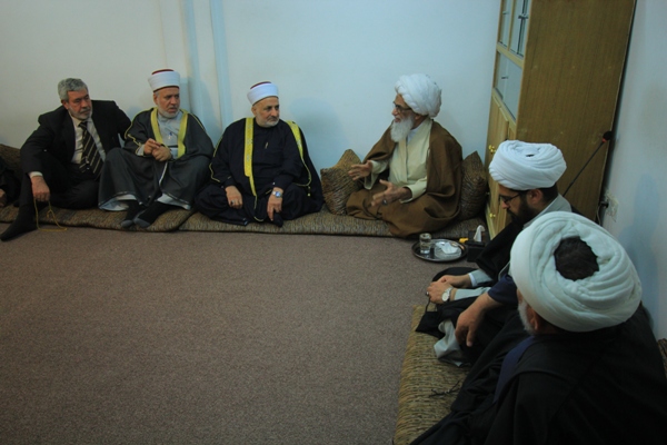 المرجع النجفي يؤكد أهمية توحيد الصف ونبذ مظاهر التفرقة 