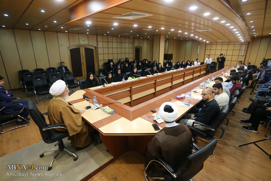 Suasana Pertemuan Ayatullah Jawadi Amuli dengan sejumlah Pemuda Muslim