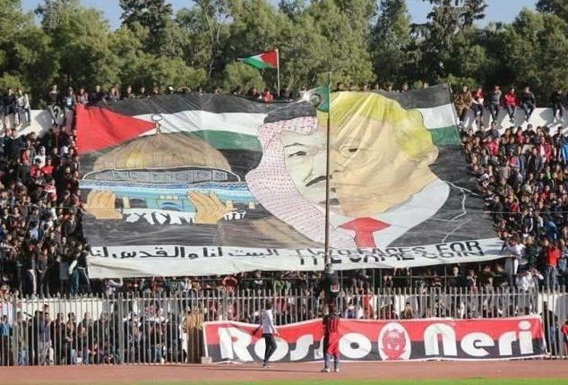 الجزائريون يلقنون كاتبا سعوديا درسا قاسيا "مسحوا به بلاط تويتر"!