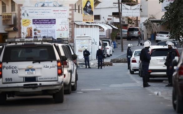 المرتزقة تشدّد الحصار على الدراز وتمنع صلاة الجمعة بمسجد "الإمام الصادق(ع)" للأسبوع الـ ٧٥ 