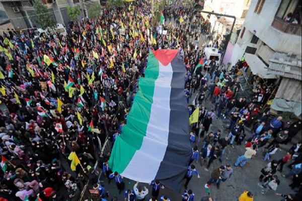 レバノンと被占領地パレスチナの境界線で反米デモ