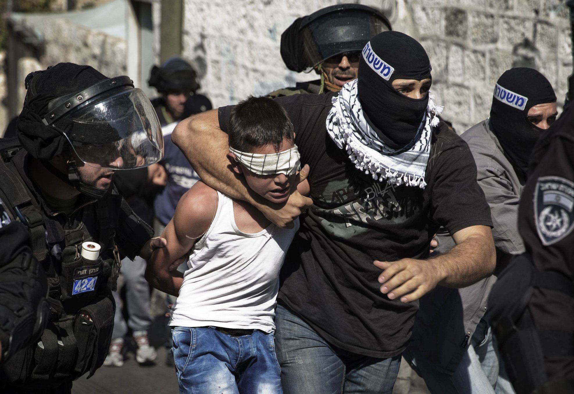 الاحتلال يعتقل 10 أشخاص بـ "الضفة والقدس" و أغلبهم أطفال
