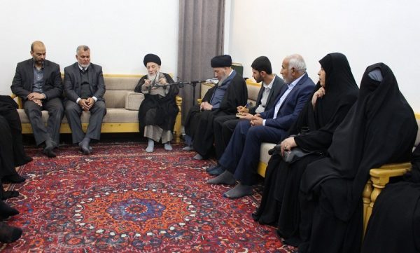 المرجع الحكيم يدعو المرأة المؤمنة إلى الاهتمام بعائلتها وبتربية أطفالها تربية إسلامية رصينة 