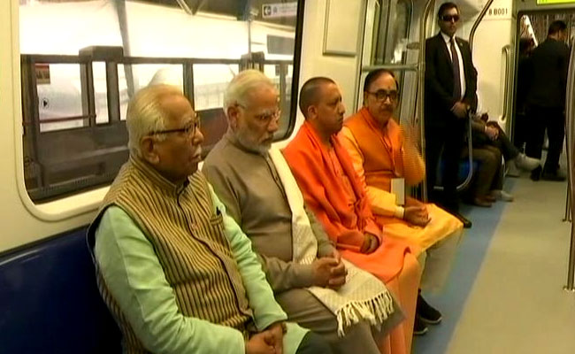 मोदी-योगी ने किया मेट्रो का उद्घाटन, दिल्ली के मुख्यमंत्री को किया नजरअंदाज।