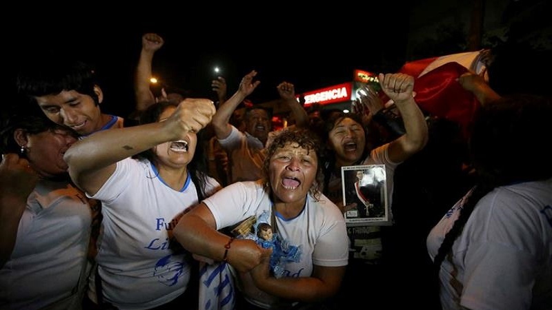 Indulto a Fujimori leva centenas de peruanos à rua