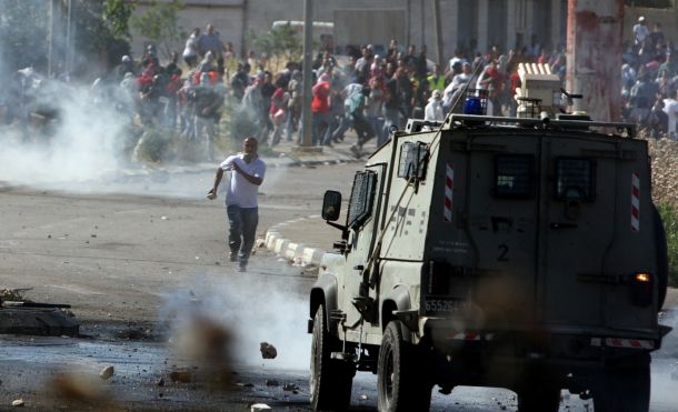 مواجهات بالخليل وأريحا وقوات الاحتلال تعتقل 8 فلسطينيين