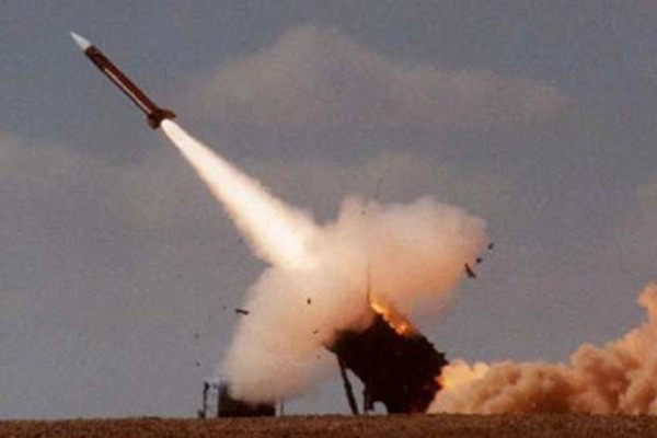 イエメンがサウジアラビア国防省に向けてミサイル発射