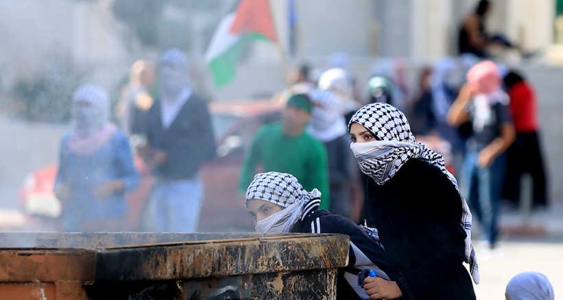 فلسطین میں اسرائیل اور امریکہ کے خلاف احتجاجی مظاہروں کا سلسلہ جاری، درجنوں فلسطینی زخمی