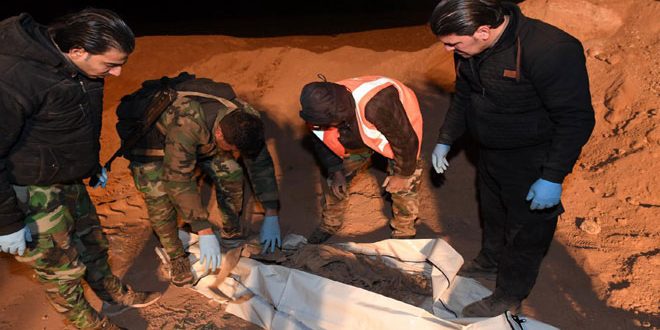 Two mass graves discovered in Syria's Raqqa / Pics