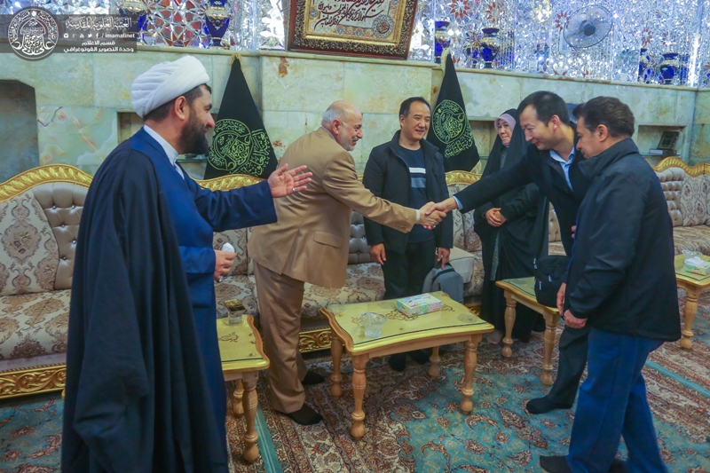 Chinese Muslim delegation visit holy shrine of Imam Ali
