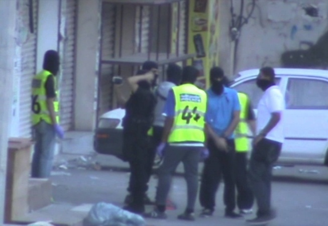 اعتقال 5 مواطنين في البحرين خلال حملة مداهمات غير قانونية طالت عدداً من المناطق