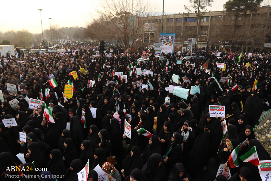 Iranianos comemoram comícios Pro-República Islâmica