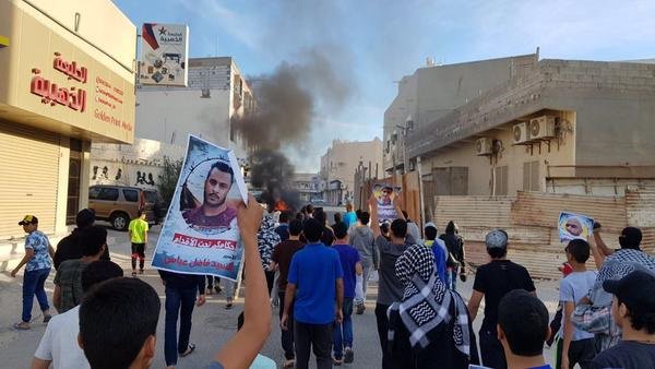 El Pueblo Bahreiní se Manifestó en Al-Diraz en Defensa de los Seis Opositores del Régimen Condenados a Pena de Muerte