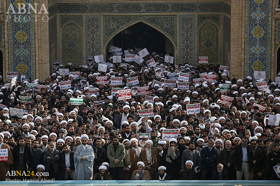  “Miles de Estudiantes Iraníes se Aglomeraron en Qom para Conmemorar la Épica del 9 de Dey” 