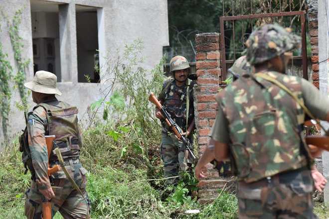 4 paramilitary troopers, 3 militants killed in Kashmir