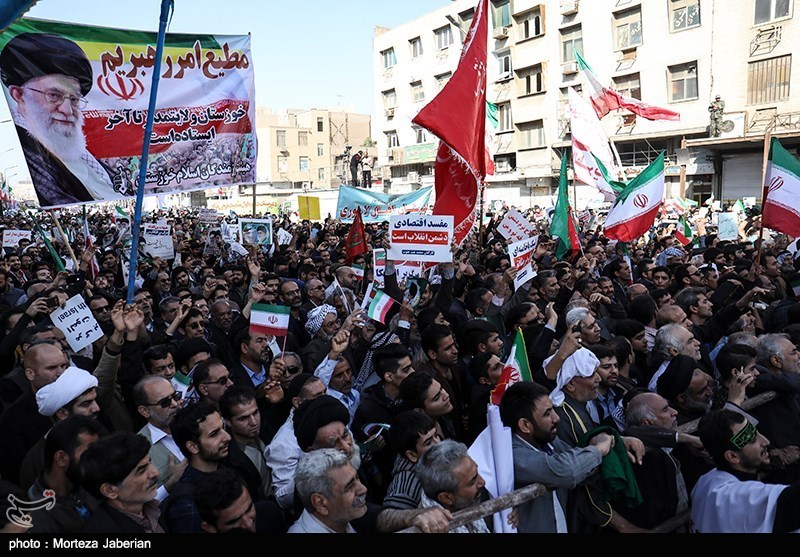 ویڈیو کلیپ/ ایران میں شرپسندوں کو انقلابیوں کا کرارا جواب (۶)۔ تاکستان