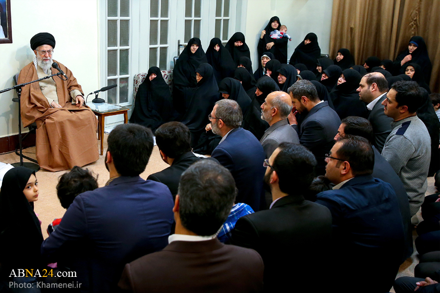 تقرير مصور/ قائد الثورة الاسلامية يستقبل عددا من عوائل الشهداء