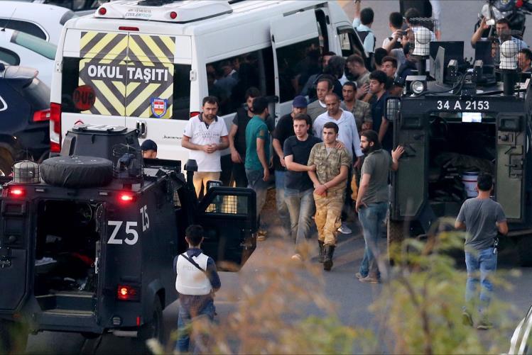 تركيا تأمر باعتقال عشرات الجنود في تحقيق بشأن فتح الله كولن