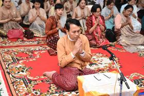 ဂိုဏ္းေပါင္းစံု ဆရာေတာ္ႀကီးမ်ားကို ဦးၿဖိဳးမင္းသိန္း ေတာင္းပန္