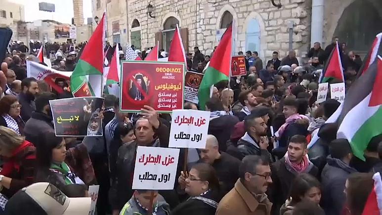  Des manifestants palestiniens chrétiens protestent contre le clergé à grecque-orthodoxe